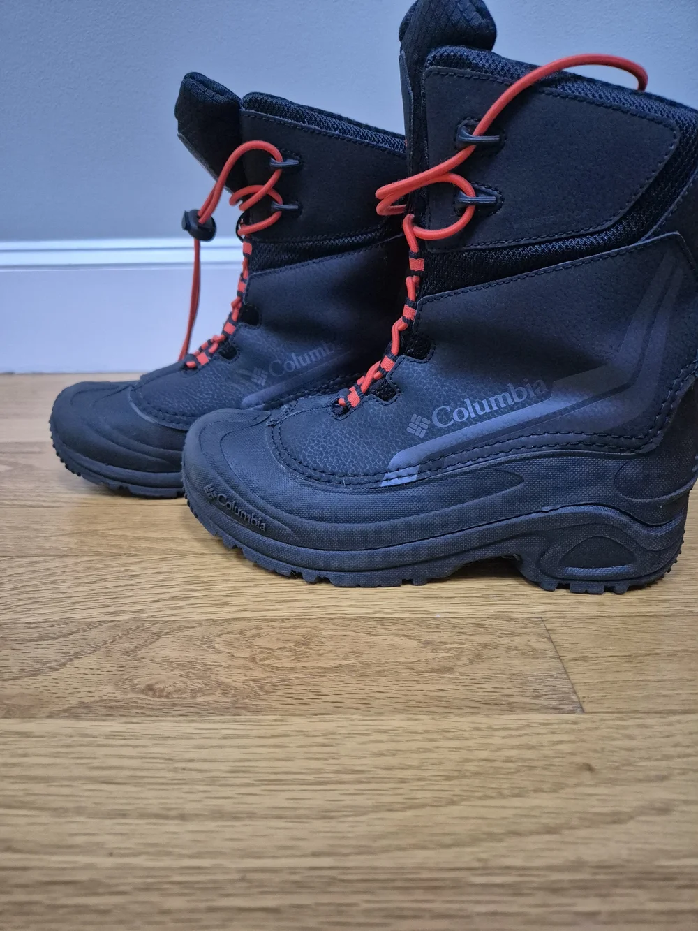 Authentic Columbia waterproof outdoor boots in Youth / Big Kids' Size 6.